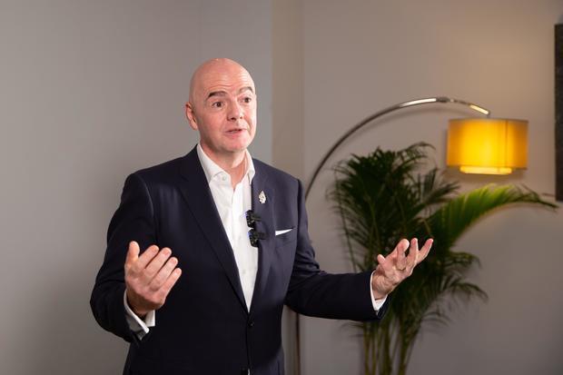 ФИФА приняла решение отстранить Индонезию от проведения чемпионата мира по футболу среди юношей до 20 лет из-за протестов в отношении ...