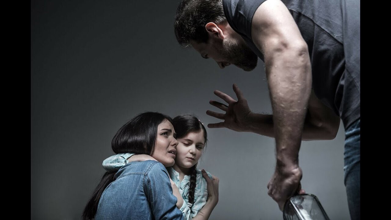 Тирания в быту: как небольшие действия в повседневной жизни могут привести к опасной власти и как с этим бороться