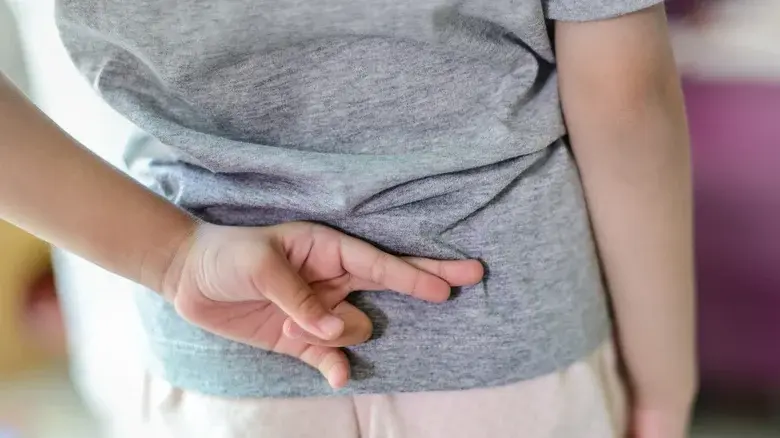 Слова и фразы, которые могут сигнализировать о том, что ваш партнер лжет вам