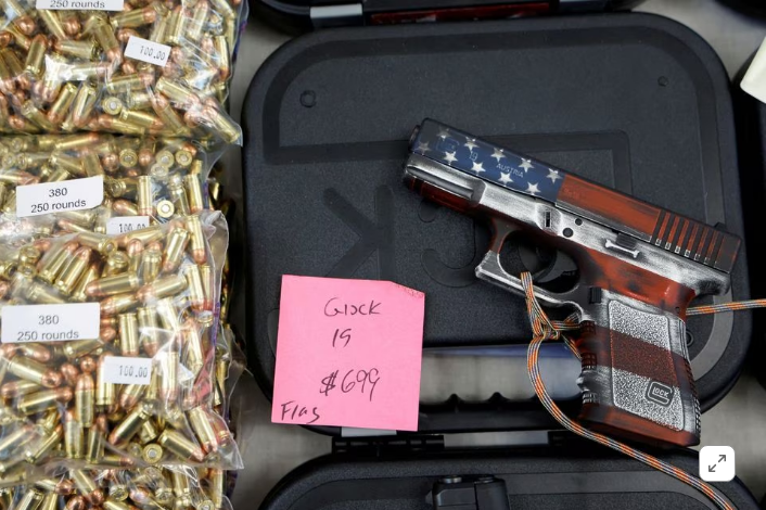 Требование Миннесоты к возрасту в 21 год для получения разрешения на ношение огнестрельного оружия было отменено.