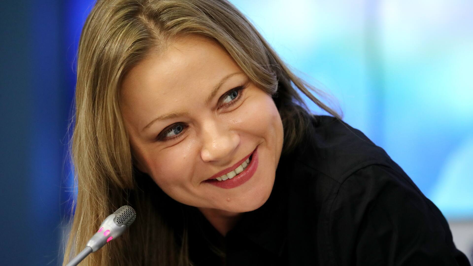 Мария Миронова встала на защиту Лии Ахеджаковой, которая в 84 года осталась без работы. Также она защищает всех артистов, которые предали Родину!