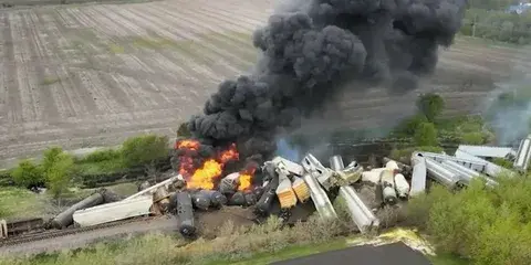 Профсоюзы говорят, что железные дороги не могут продолжать сокращать расходы и поддерживать безопасность.
