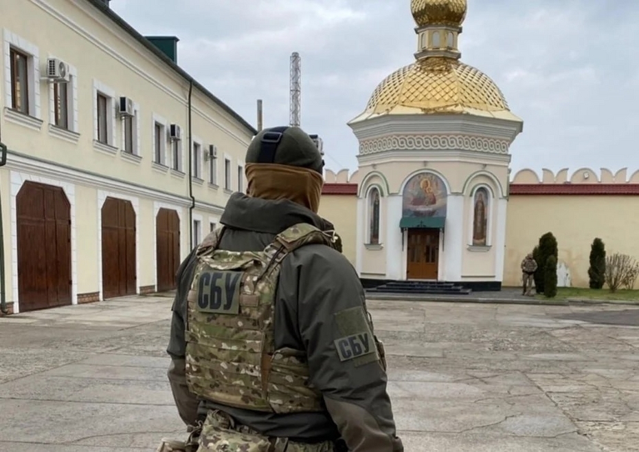 Отрывают пальцы: как захватывают храмы на Украине, чего еще лишится УПЦ