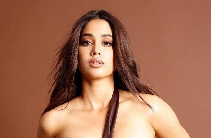 Джанхви Капур надела такую облегающую юбку с браслетом, что тролли сделали такие комментарии