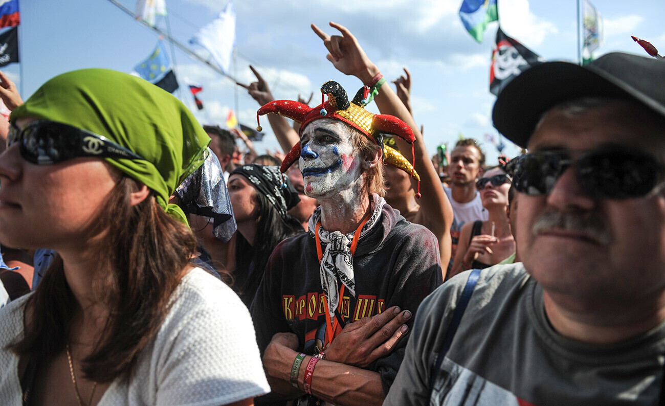 Эта российская группа смешала народные сказки с панк-роком в 1990-х годах. Почему это популярно сейчас?