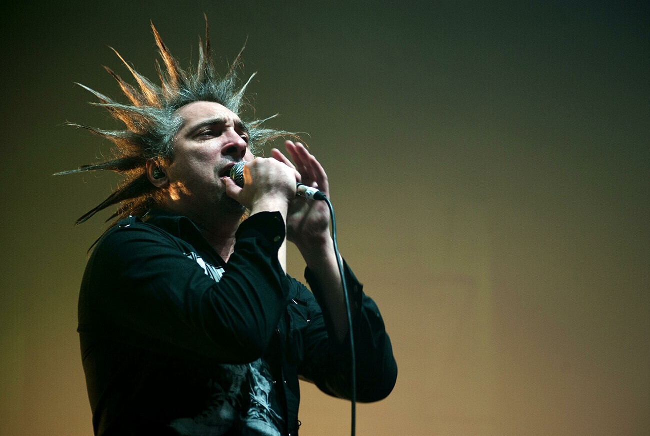 Эта российская группа смешала народные сказки с панк-роком в 1990-х годах. Почему это популярно сейчас?