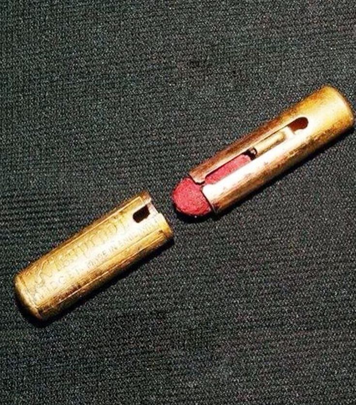 «Кровавость губ, накрашенных кармином». Немного о губной помаде.