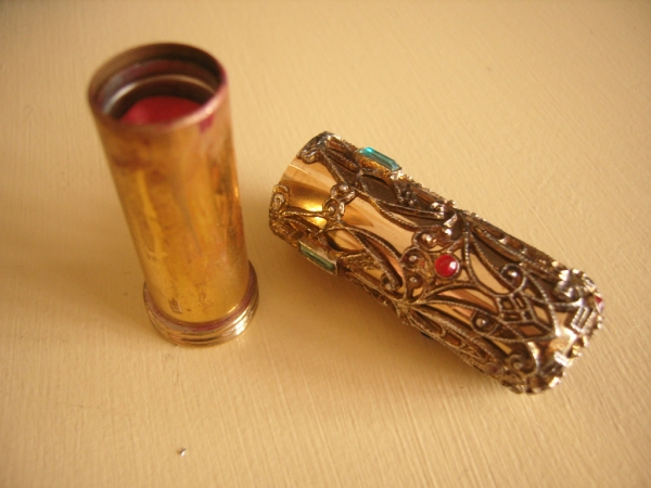 «Кровавость губ, накрашенных кармином». Немного о губной помаде.