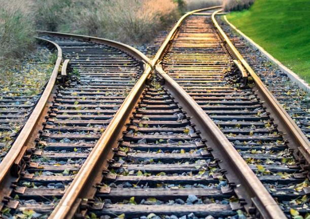 Можно ли железнодорожнику оформить пенсию досрочно, если получил инвалидность 3 группы?