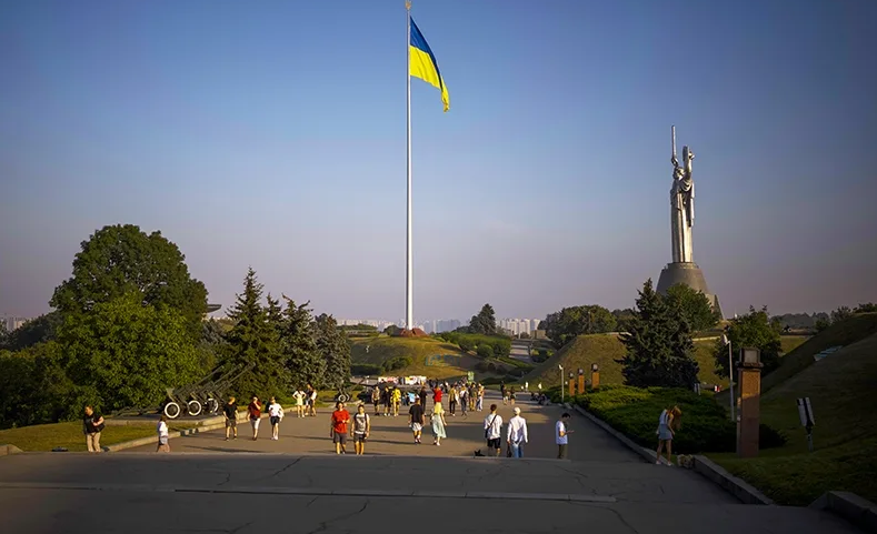 Крым и ЛДНР. Россия должна попросту выкупить у Украины