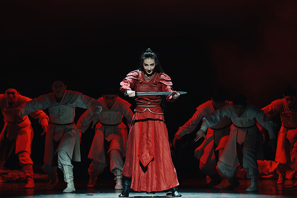 Женская сила, выраженная через китайский танец