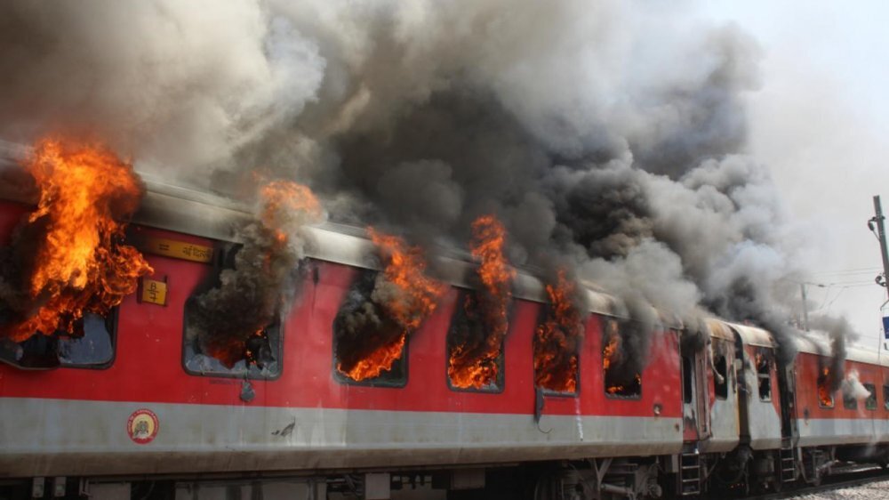 Вы собрались в отпуск? Опасности, подстерегающие вас в поездке, о которых вы даже не подозреваете...Вагон горит 15 минут!!!