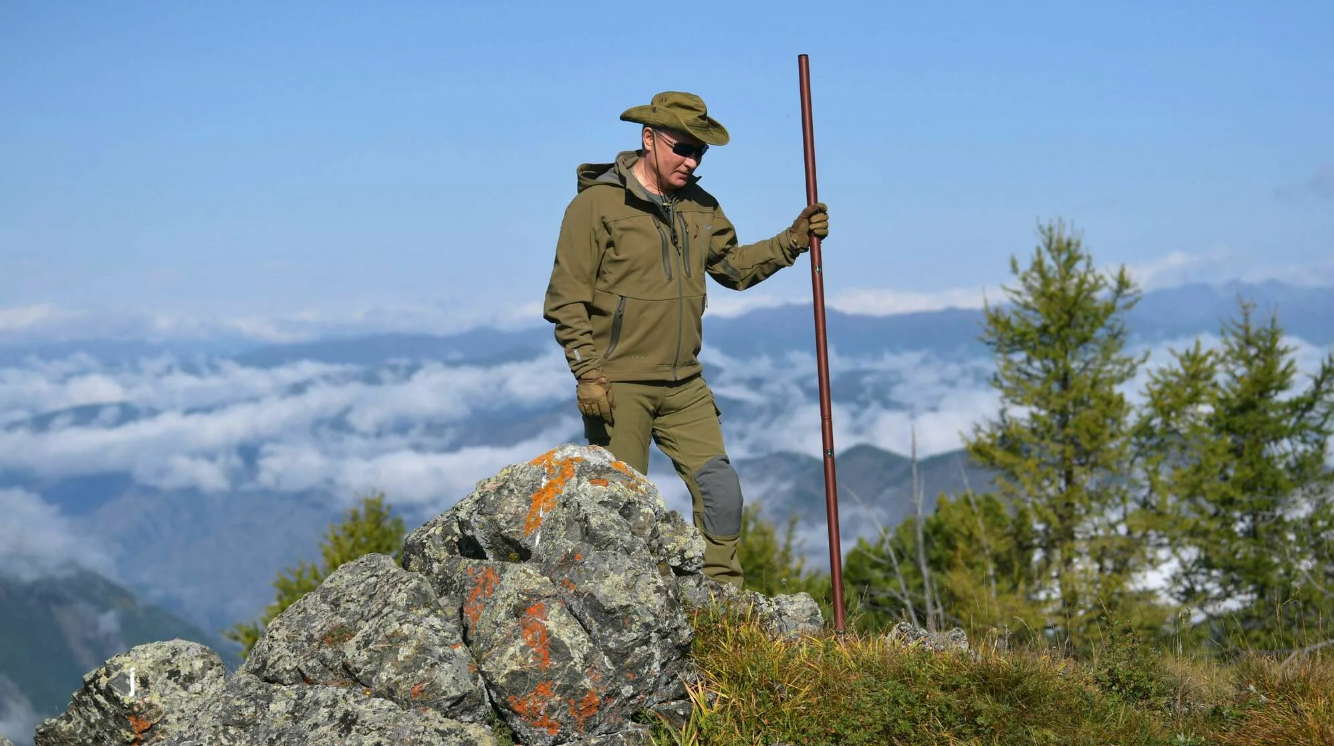 Россия богата полезными ископаемыми, тогда почему народ живет бедно?