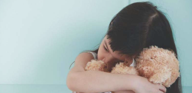 Крупное австралийское исследование показало, что две трети людей, переживших жестокое обращение в детстве, страдают