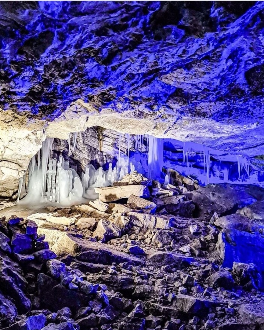 Ледяная пещера 4k