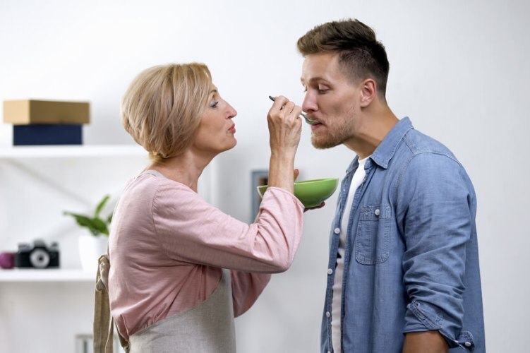 «Кажется, пора отучаться от подгузников, сынок»: что такое инфантильность?