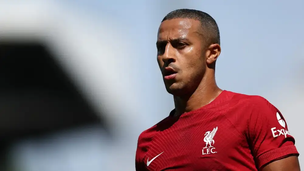 Тьяго подтягивает физическую форму "Ливерпуля" в качестве полузащитника, которого видели улыбающимся на тренировке во время восстановления после травм