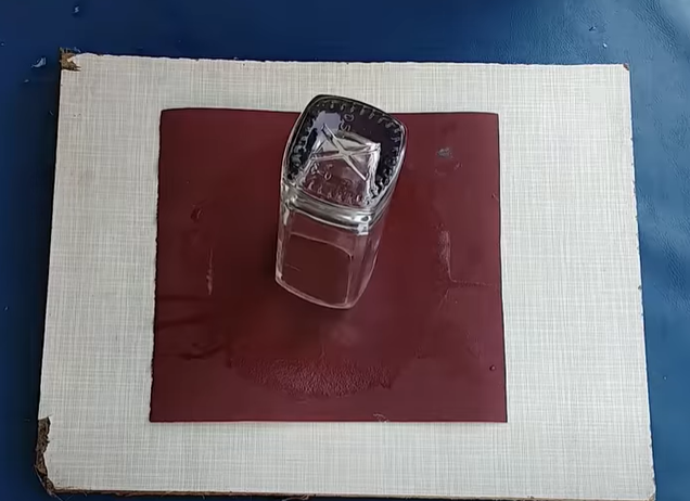 100.000 На создании рукодельных стаканов.