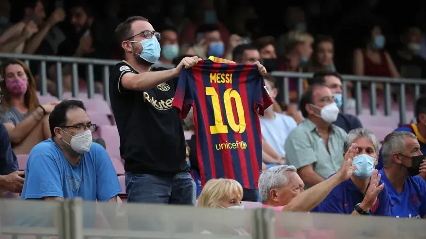 "В Париже они свистят Лионелю Месси, в Барселоне мы его любим" - звезда ПСЖ призвал предпочесть свое сердце деньгам и вернуться в "Барсу"