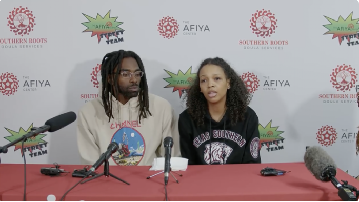 Чернокожая пара заявила, что власти Техаса конфисковали их новорожденного, потому что они предпочли акушерку больнице