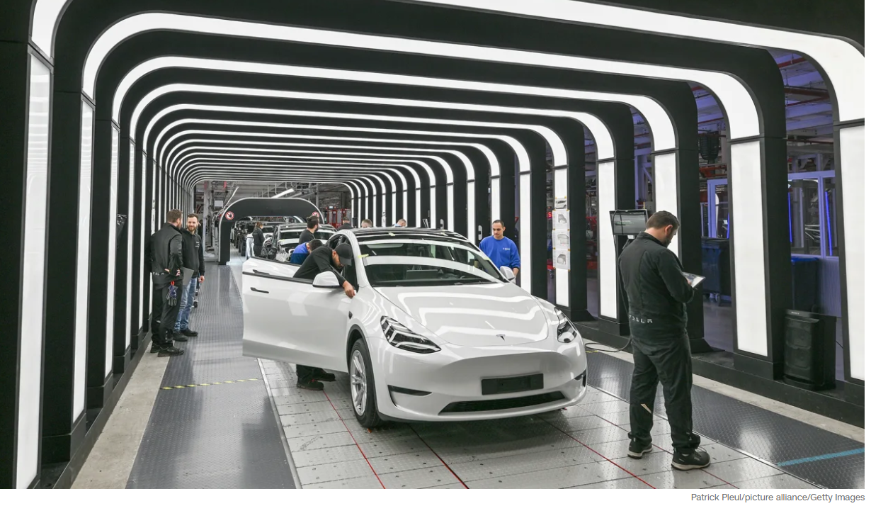 Tesla продолжает снижать цены на электромобили: что это значит для рынка?