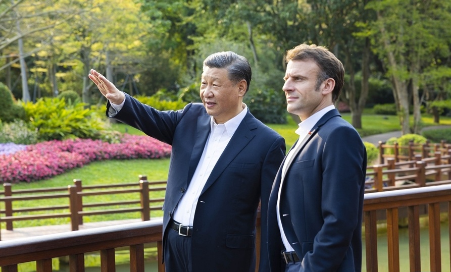 Си Цзиньпин провел неформальную встречу с президентом Франции Эммануэлем Макроном в Гуанчжоу