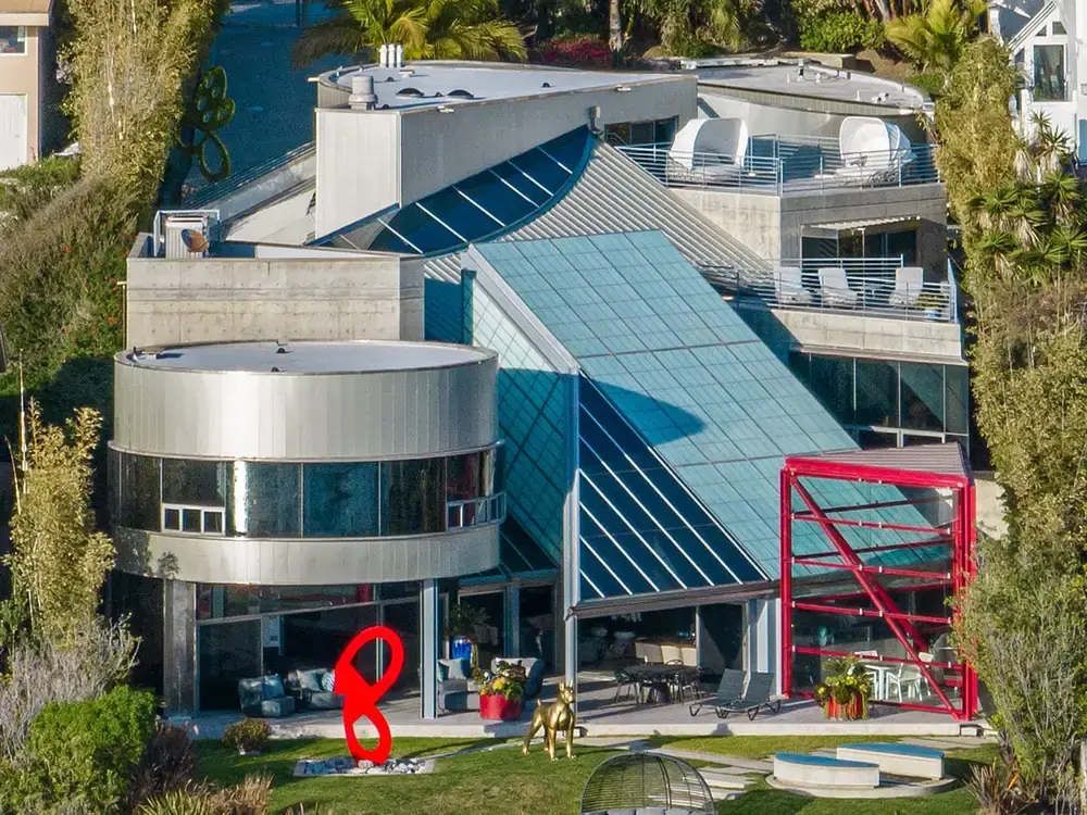 Врач превратил участок на берегу моря стоимостью 2,1 миллиона долларов в особняк стоимостью 68,8 миллиона долларов, фэн-шуй. Взглянем.