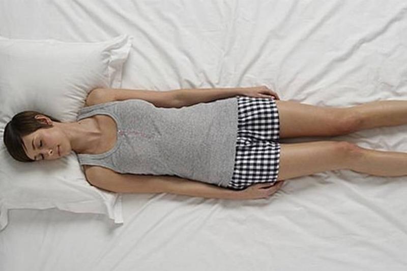 Что ваша поза во сне говорит о вашем здоровье и отношениях.