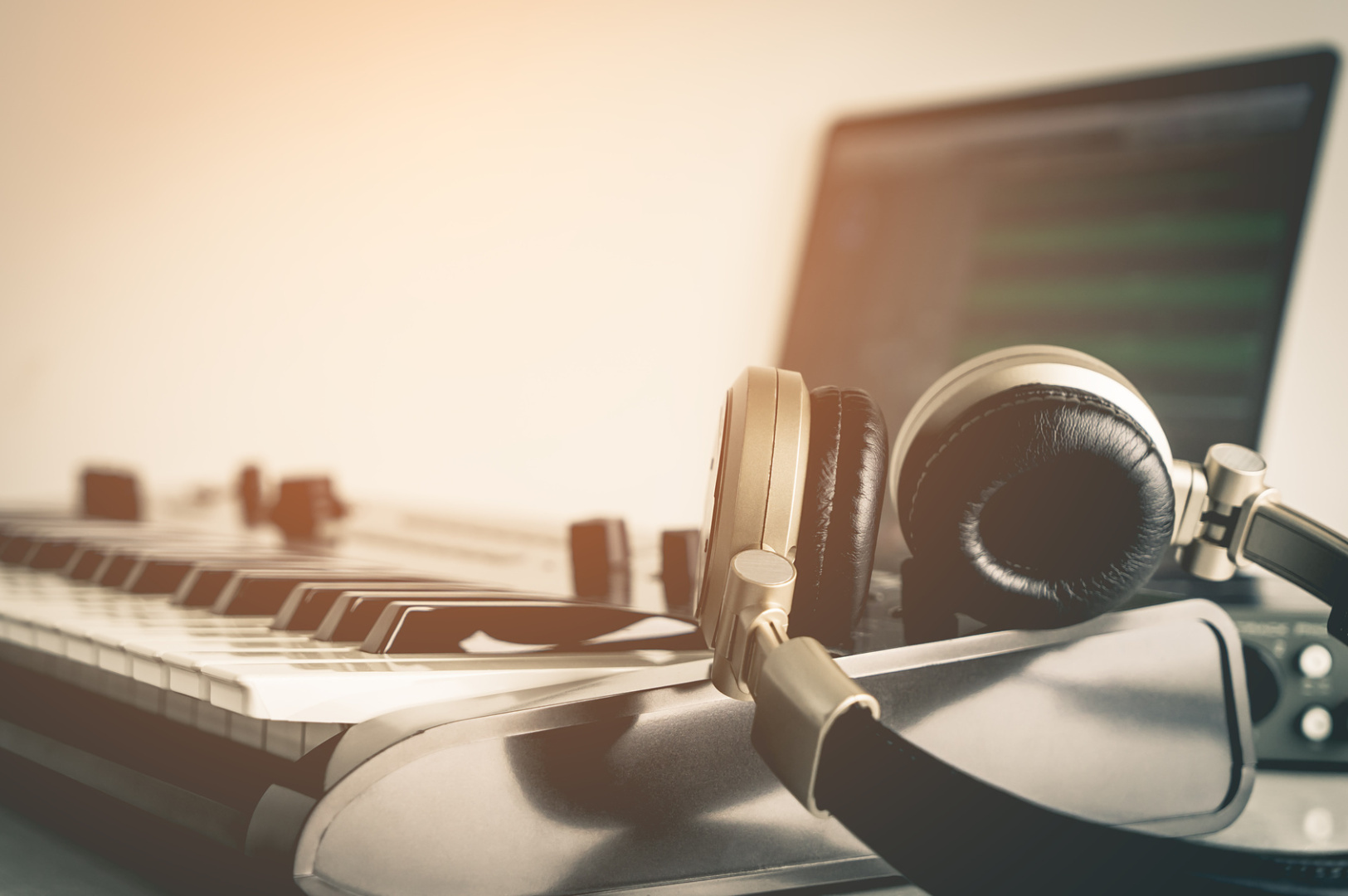 Как выбрать лучшие студийные наушники,