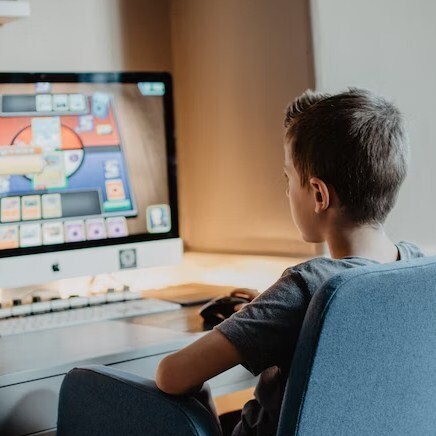 Стоит ли ребенку проводить много времени в онлайне