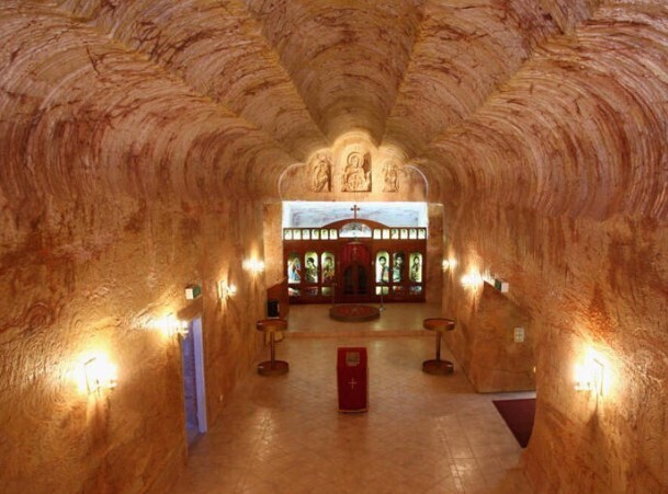 Более 1500 человек живут под землей