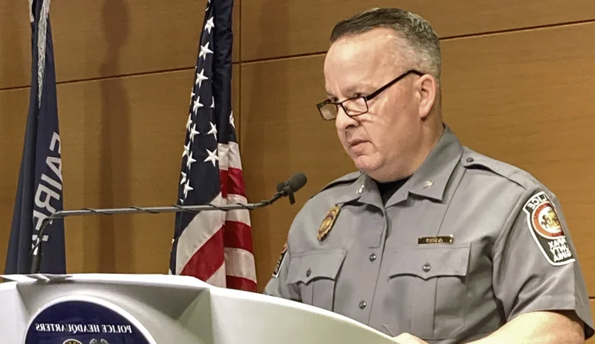 В Вирджинии уволили полицейского за то, что он убил безоружного мужчину, подозреваемого в краже магазина