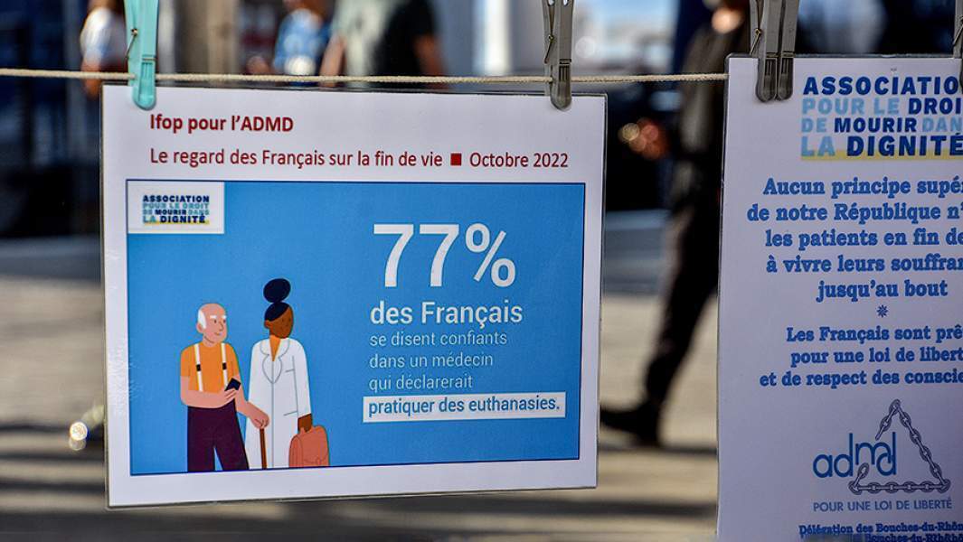 Ищут легкой смерти: Франция готовит закон об эвтаназии. На фоне протестов в стране задумались над легализацией «ассистированного самоубийства»