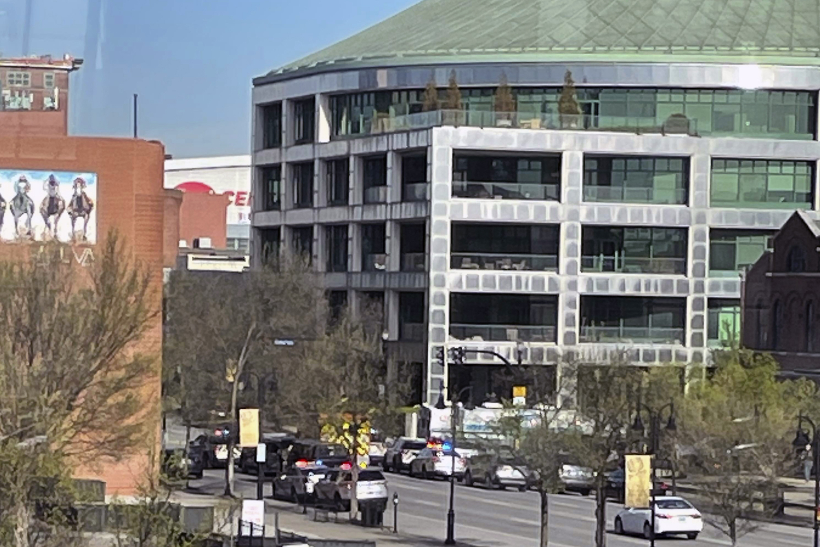 Стрельба в банке в Луисвилле, пятеро убиты, шестеро ранены