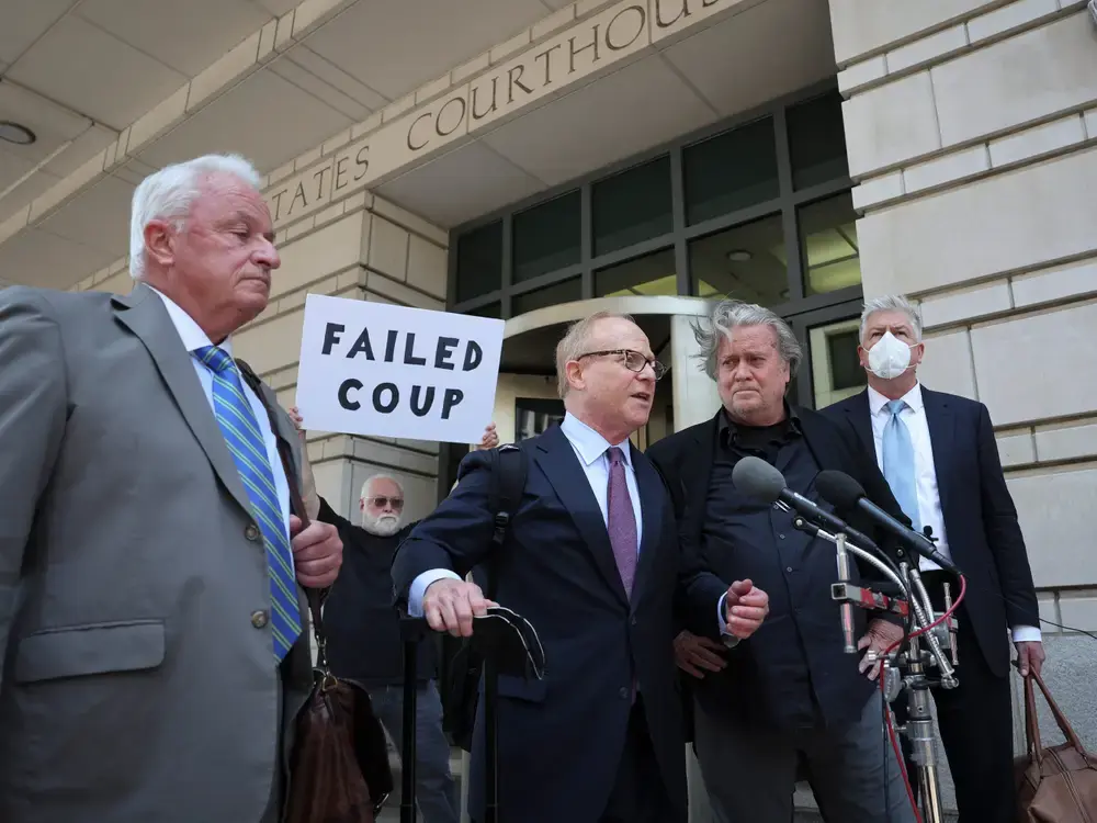 Тайна обвинительного заключения по делу Трампа раскрыта: неожиданным свидетелем в суде присяжных является адвокат Джулиани Роберт Костелло.