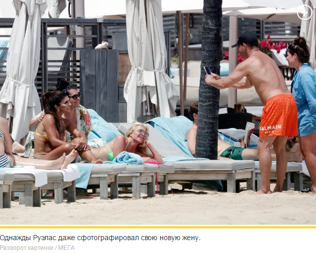 Тереза ​​Джудиче блистала в золотом бикини на отдыхе с Луисом Руэласом