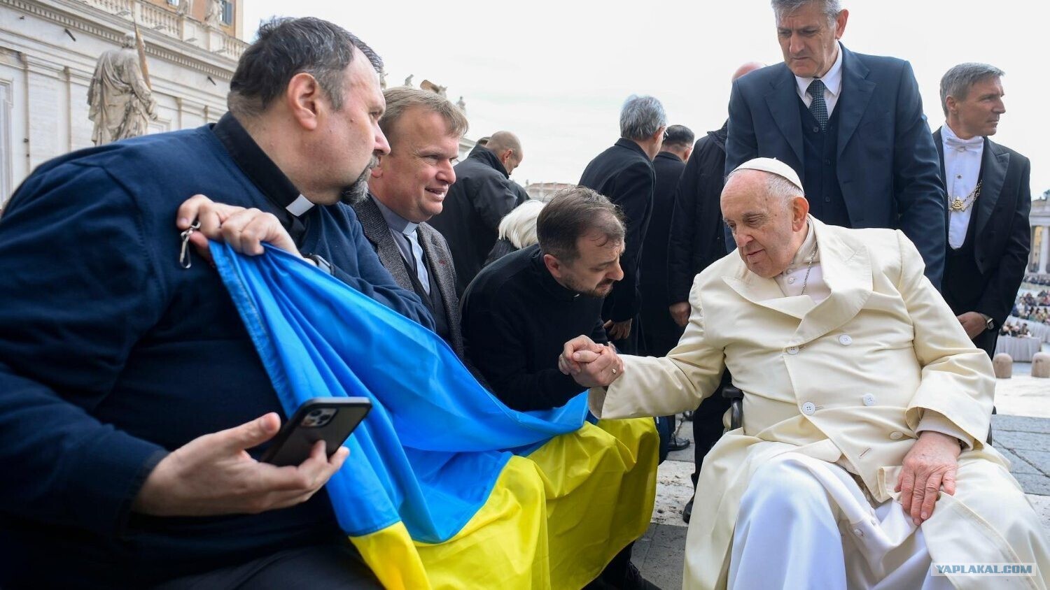 Опасный отказ: Украина отказывается от пасхального перемирия, ставя под угрозу мирное разрешение конфликта.