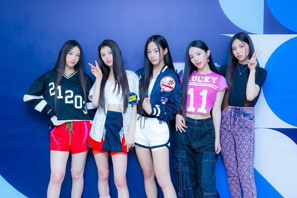 Как К-поп группа NewJeans стала фаворитом моды в одночасье