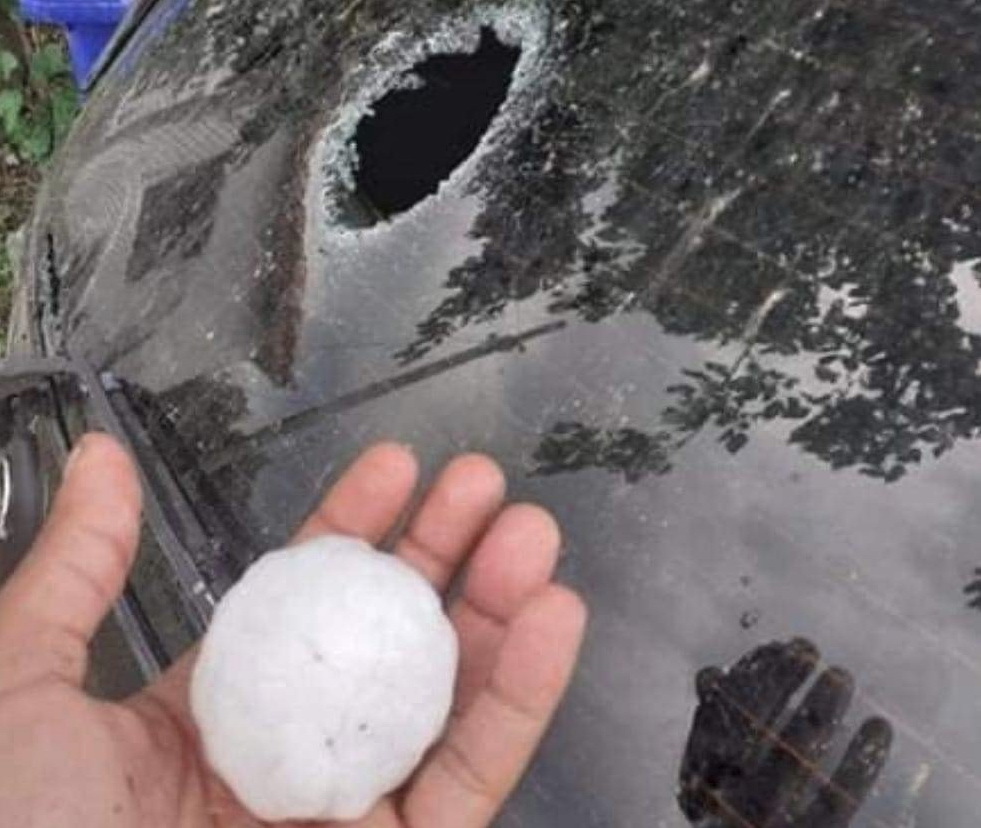 Бог с нами,предупреждение Европе.Град размером с теннисный мяч!