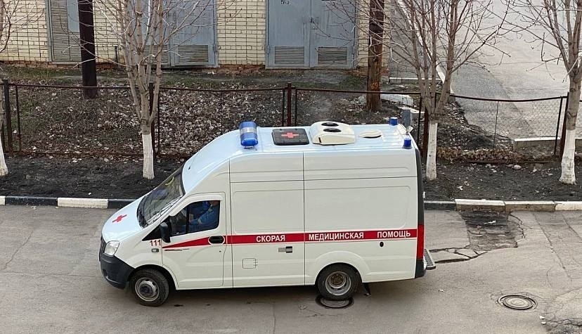 В Пугачеве жена воткнула мужу ножницы в спину