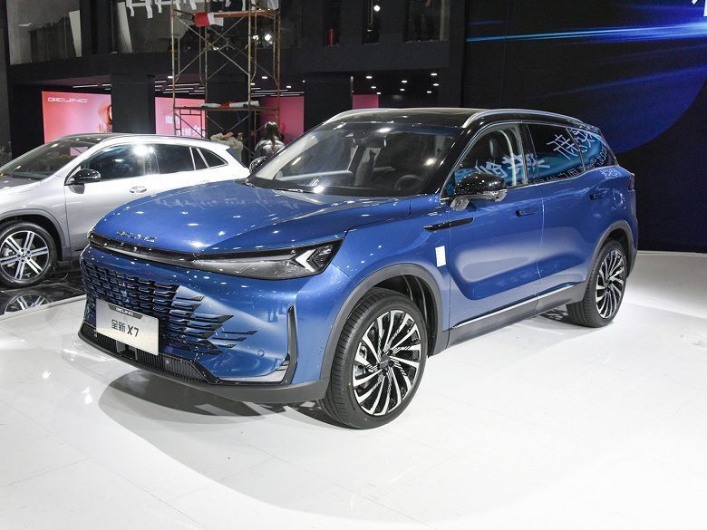 В Китае представили обновленный кроссовер BAIC X7 – его будут собирать в России