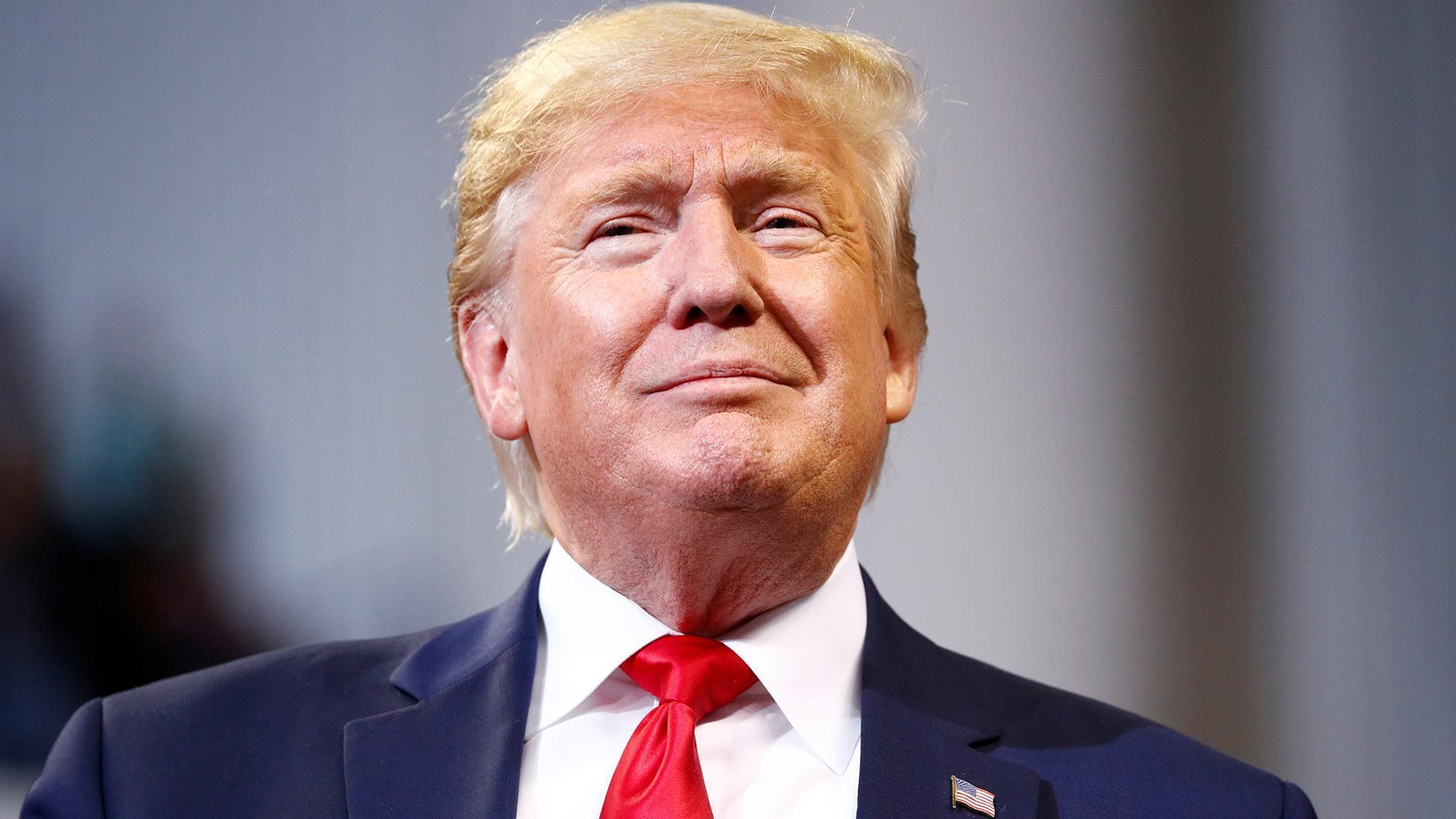 Трамп просит отложить судебное разбирательство по делу о сексуальном насилии после исторического обвинительного заключения.