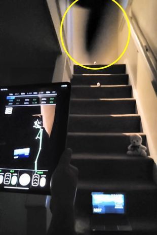 Охотники за привидениями призывают женщину покинуть «дом с привидениями» после «демонических царапин» при экзорцизме