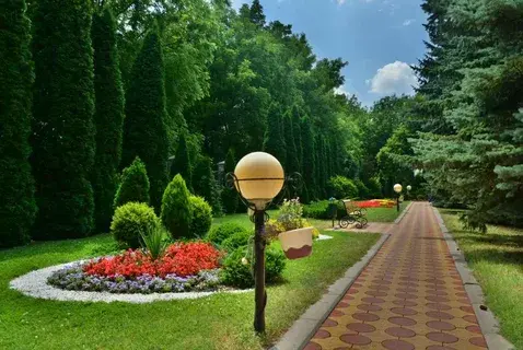 Сегодня город Ессентуки знаменит своими лечебными источниками, которые привлекают курортников со всего мира