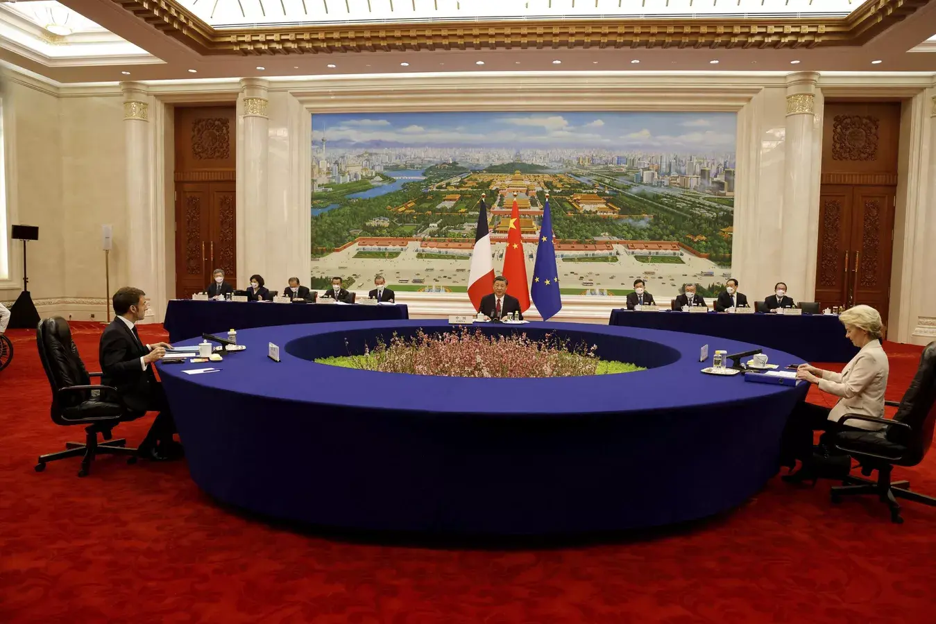 «Глухой» Макрон, негативная реакция Тайваня на встречу президента Франции Макрона с Си Цзиньпином в Пекине.