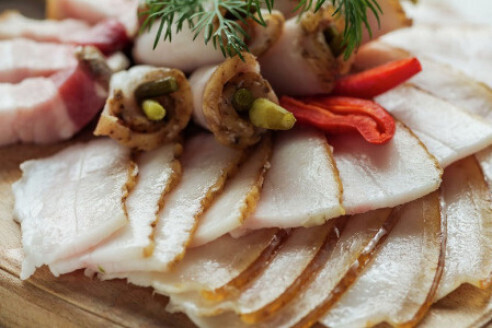 Что делает с организмом кусочек сала: этого вы не знали