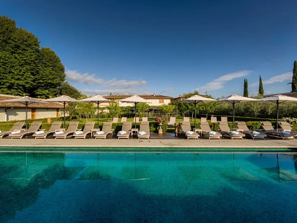 8 роскошных отелей со стоимостью от 150 долларов за ночь: от особняка в джунглях на Бали до виллы в стиле замка в Италии.