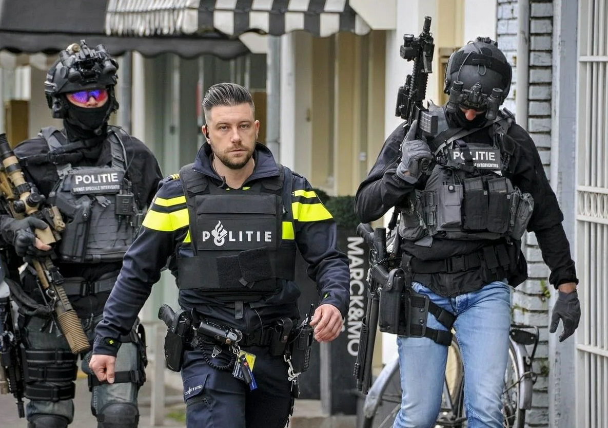 Европейские "демократизаторы". Зачем полиции тяжелая техника?