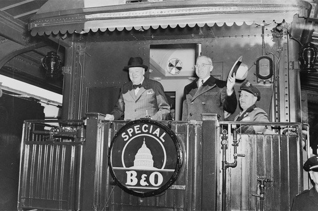 «Империя зла»: Почему Запад ведёт себя с Россией как неудачливый грабитель?