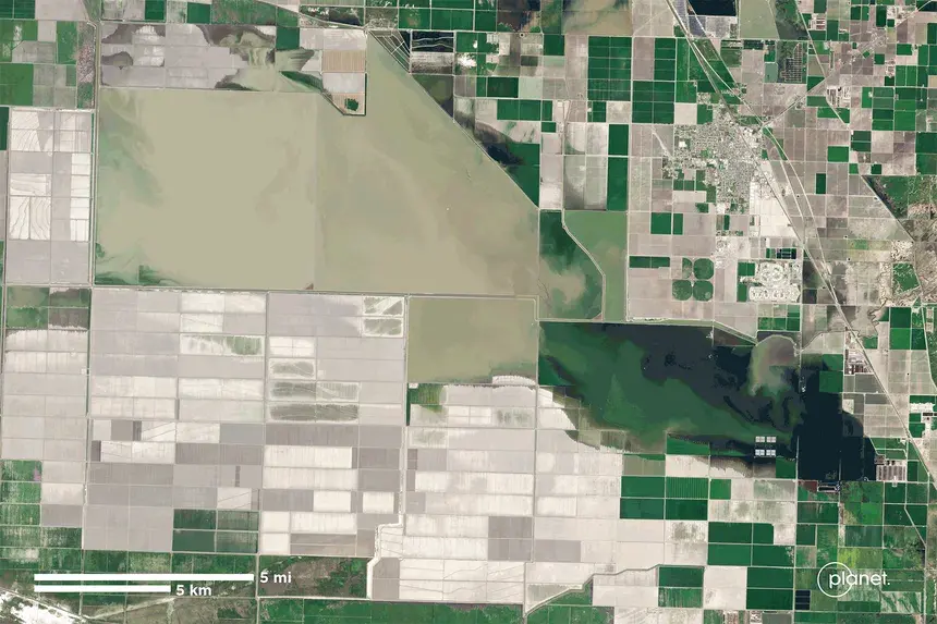 Спутниковые снимки показывают возрождение озера Туларе